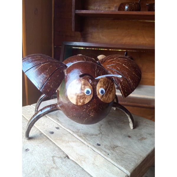 Celengan Lebah batok kelapa/ celengan lucu batok kelapa