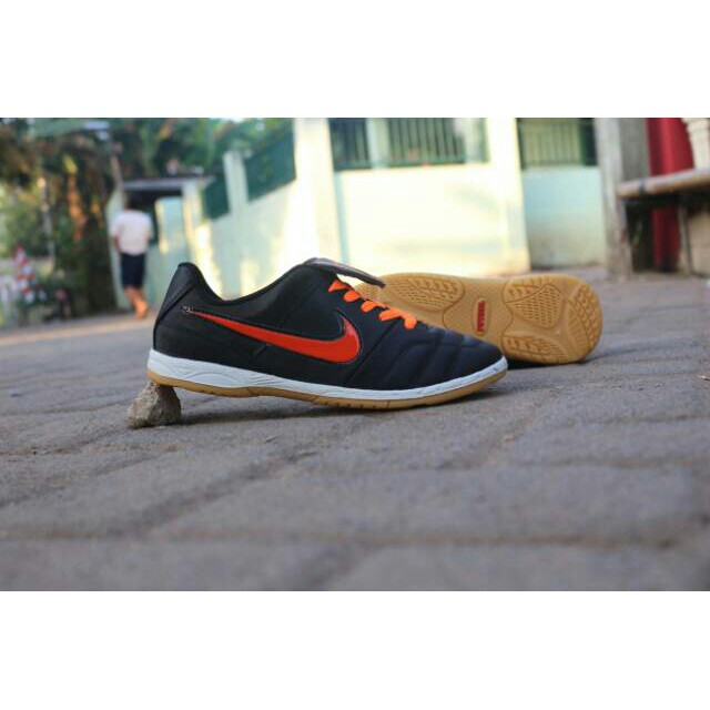 Sepatu Futsal Nike Kulit List Orange