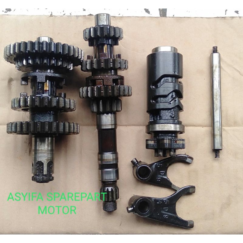 gear tranmisi gear rasio Assy Yamaha Vega ZR Yamaha force original seken