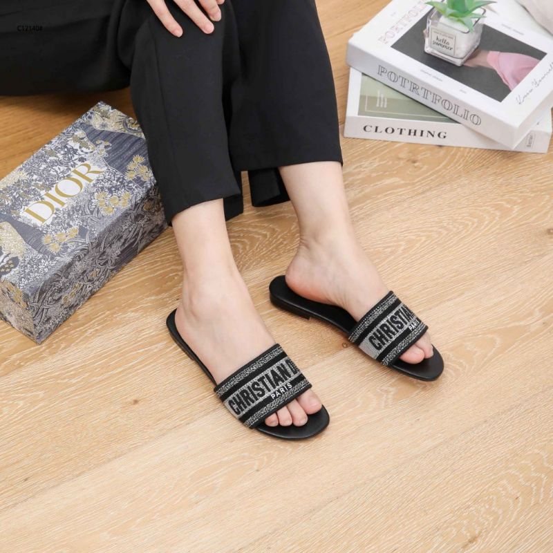 Dway Around Diamond Embroidered SlidesC12140#v