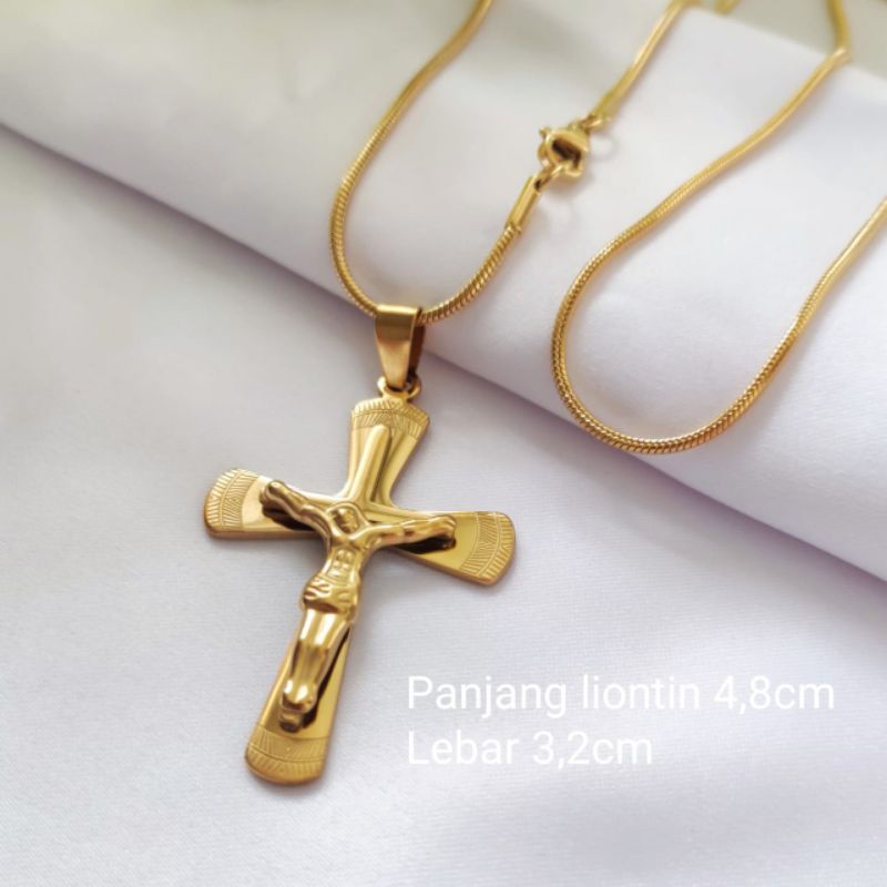 Kalung Salib Yesus Kalung Salib Titanium Pria dan Wanita Warna Emas