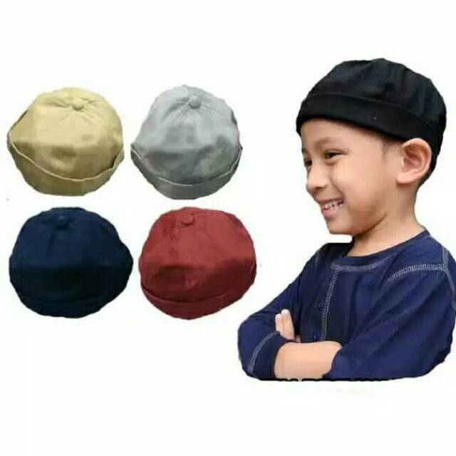 Miki hat topi anak santri