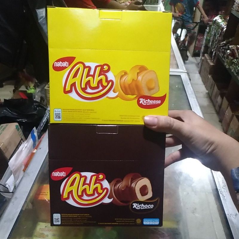 

Ahh nabati richeese 1 box ~ isi 20 bungkus