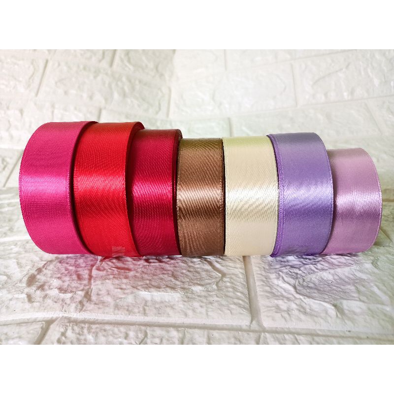 

Pita Satin 2.5 cm (1inch) per roll/pita buket/pita kado