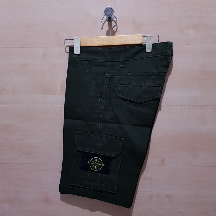 CELANA PENDEK CARGO PANTS STONE ISLAND LOGO DARK GREEN - 28