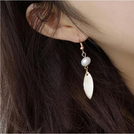 1 Pasang Anting Fashion Korea Model Hooks Daun - E9G