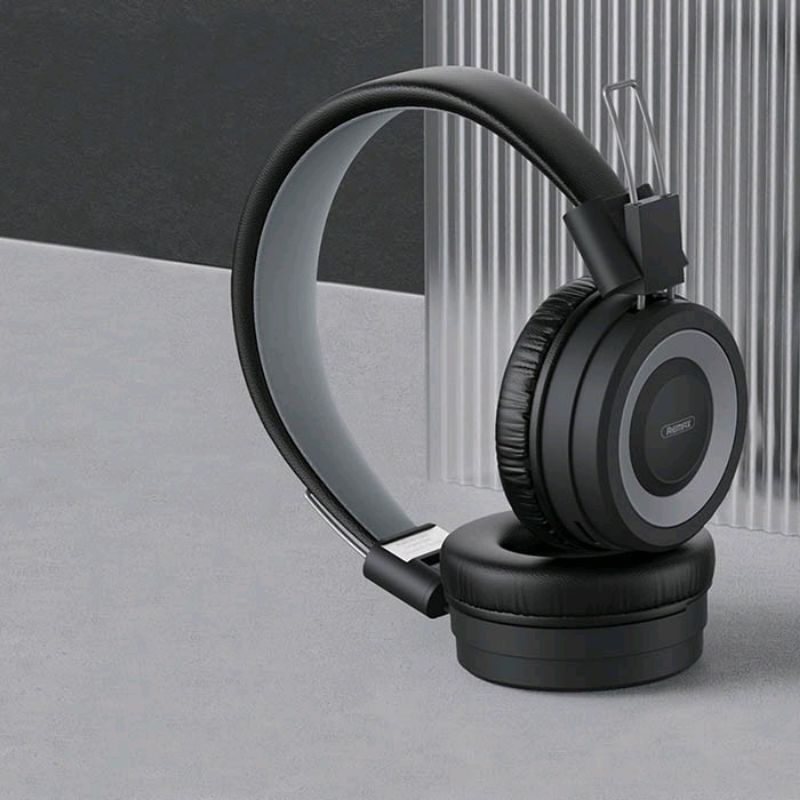 REMAX WIRELESS BLUETOOTH HEADPHONE WITH TF CARD