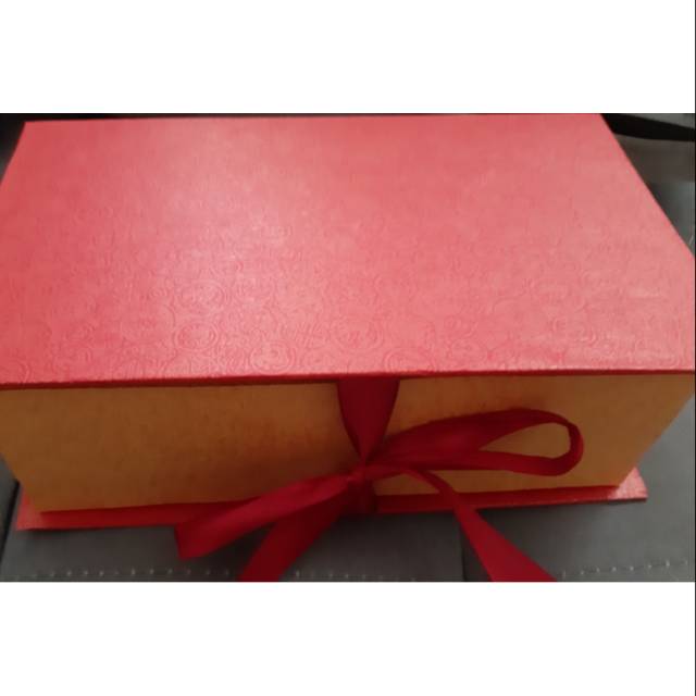 

Hardbox buku/kotak kado/kotak pita 24×15×8