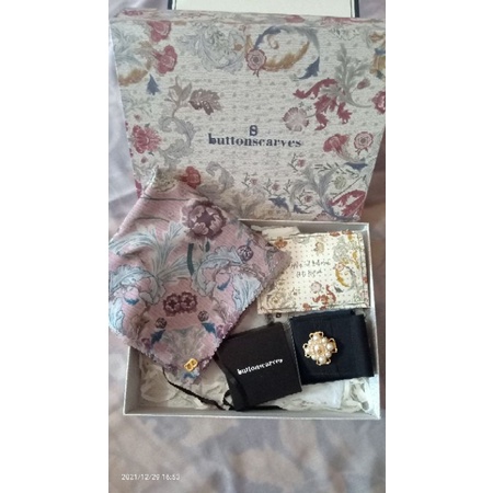 hampers Guzel Buttonscarves ( royale pink + royale brooch )