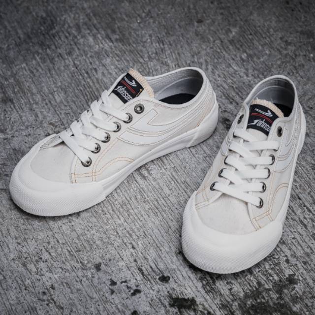 Sepatu Johnson Galaxy Pro Milky Lowcut