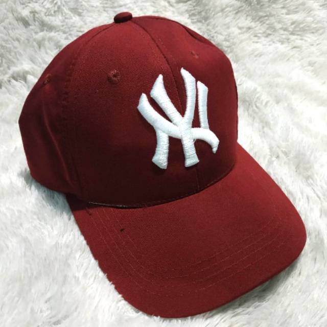 Topi NY warna merah
