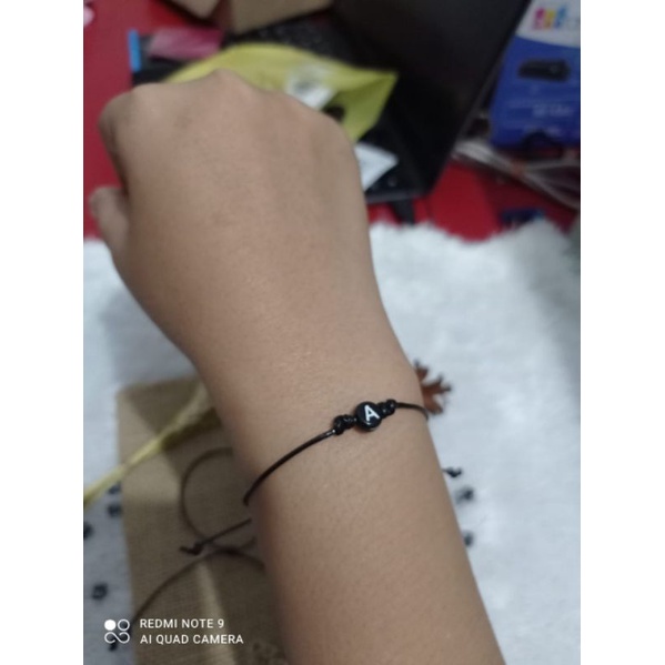 (GRATIS) GELANG TALI COUPLE ETNIK INISIAL DITENGAH MOTE PIPIH gelang persahabatan / gelang Mote pipih /gelang simpel /  gelang Costum / gelang huruf / gelang nama / gelang persahabatan / gelang etnik / gelang terbaru / gelang viral / gelang imut