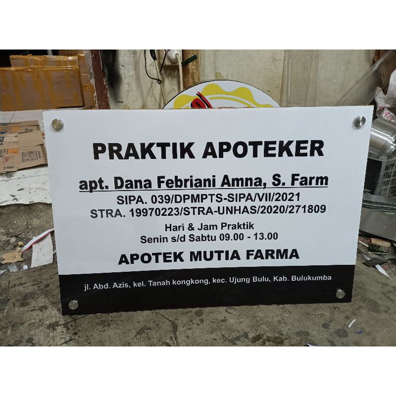 

Akrilik papan costum 40x70