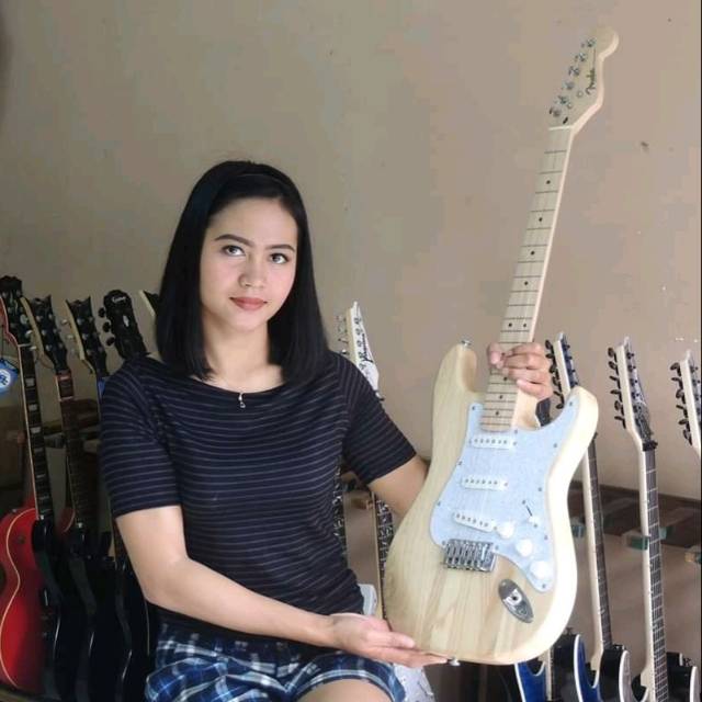 GITAR LISTRIK FENDER STRATOCASTER