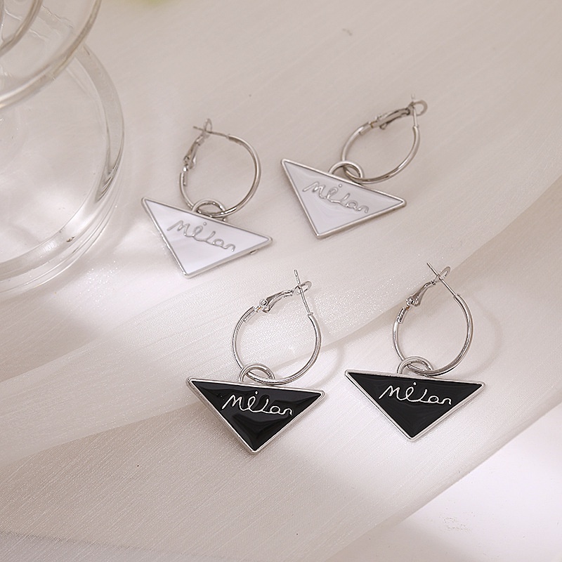 Sterling silver jarum Korea gaya baru pribadi retro hitam corner letters fashion sweet cool rasa des