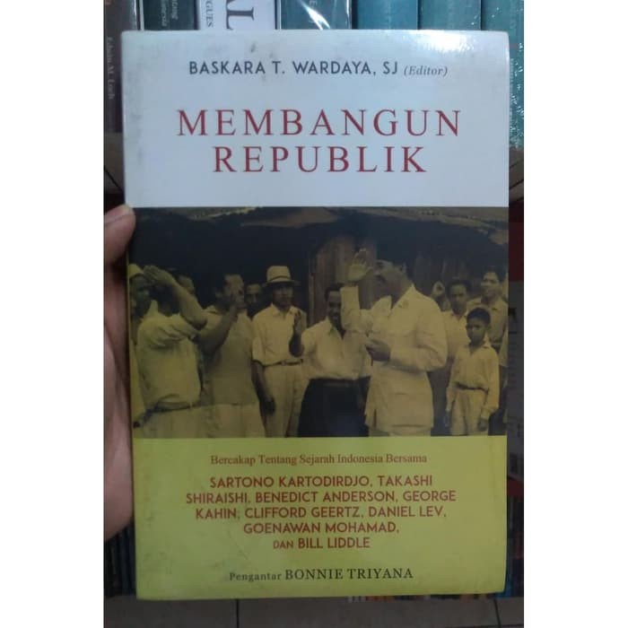 

MUST HAVE!! BUKU ORIGINAL MEMBANGUN REPUBLIK BASKARA T WARDAYA GALANG PRESS TERLARIS