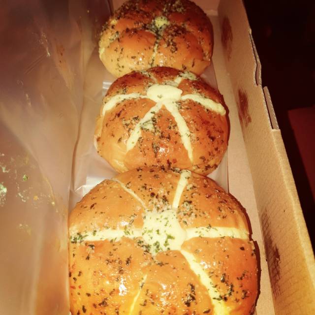 

Korean Garlic Cream Cheese Bread