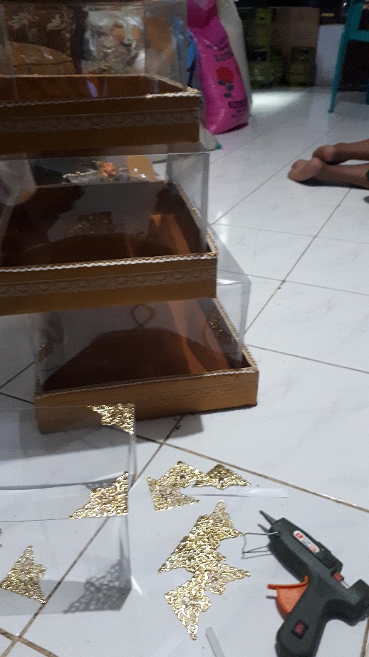 Spesial ... Kotak Hantaran Seserahan Tutup Full Mika Polos Atau Plus Ornamen Siku