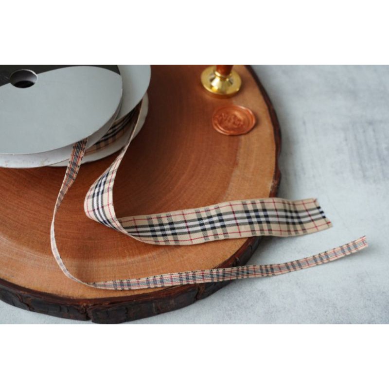 

KADO PITA BURBERRY ECER PER METER ( pita motif burberry )