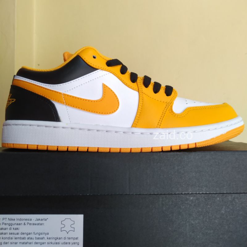 Air Jordan 1 Low Taxi University Gold White Black US 9 / 42,5 EU ( not Shadow toe )
