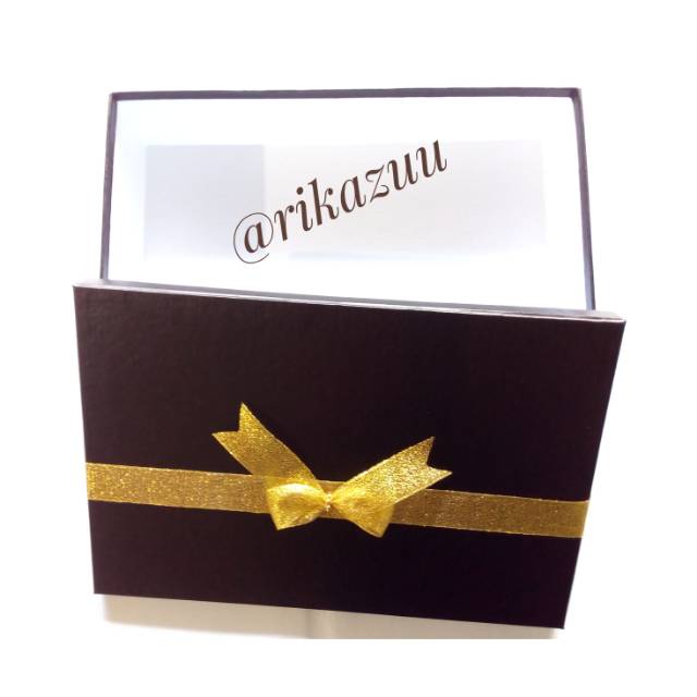

Gift box kotak kado 30x20x7