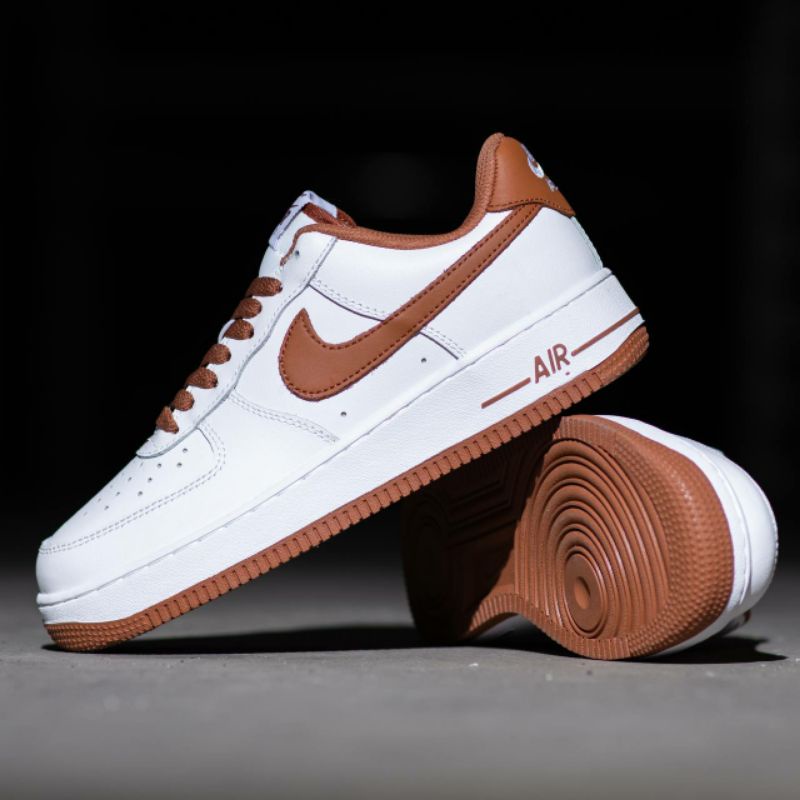 sneakers nike air force 1 man white sail brwon