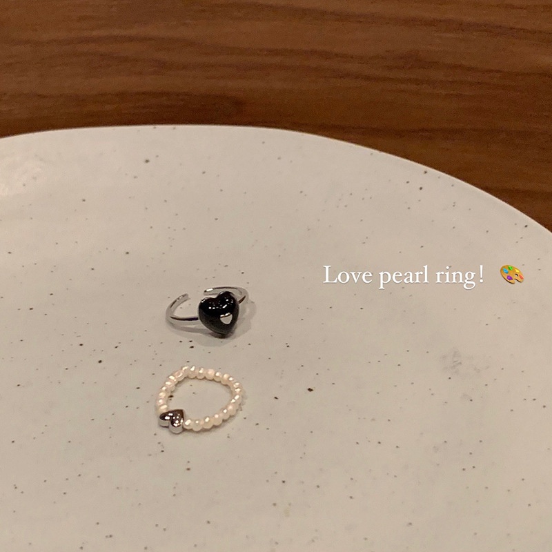 Cincin Mutiara Imitasi Bentuk Hati Warna Hitam Bahan Alloy Untuk Wanita