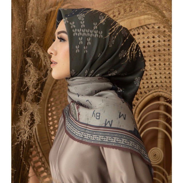 HIJAB SEGI EMPAT WEARING KLAMBY ISWARA ASA SCARF SERIES MOTIF TRISHA KW SUPER PREMIUM
