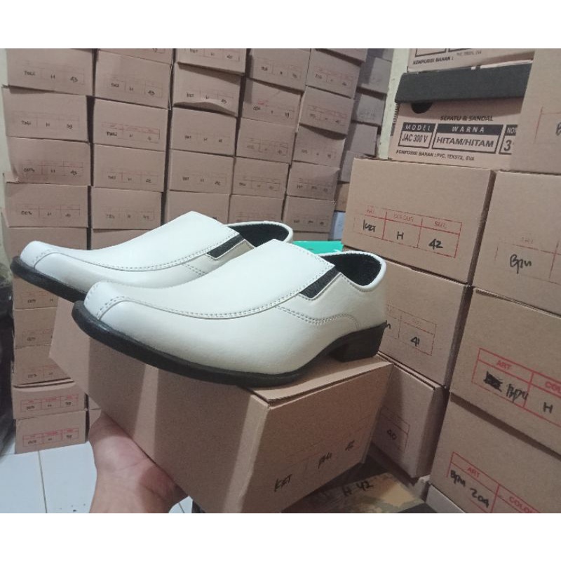 Sepatu pantofel pria warna putih sepatu pantovel dinas cowok pantopel putih pria