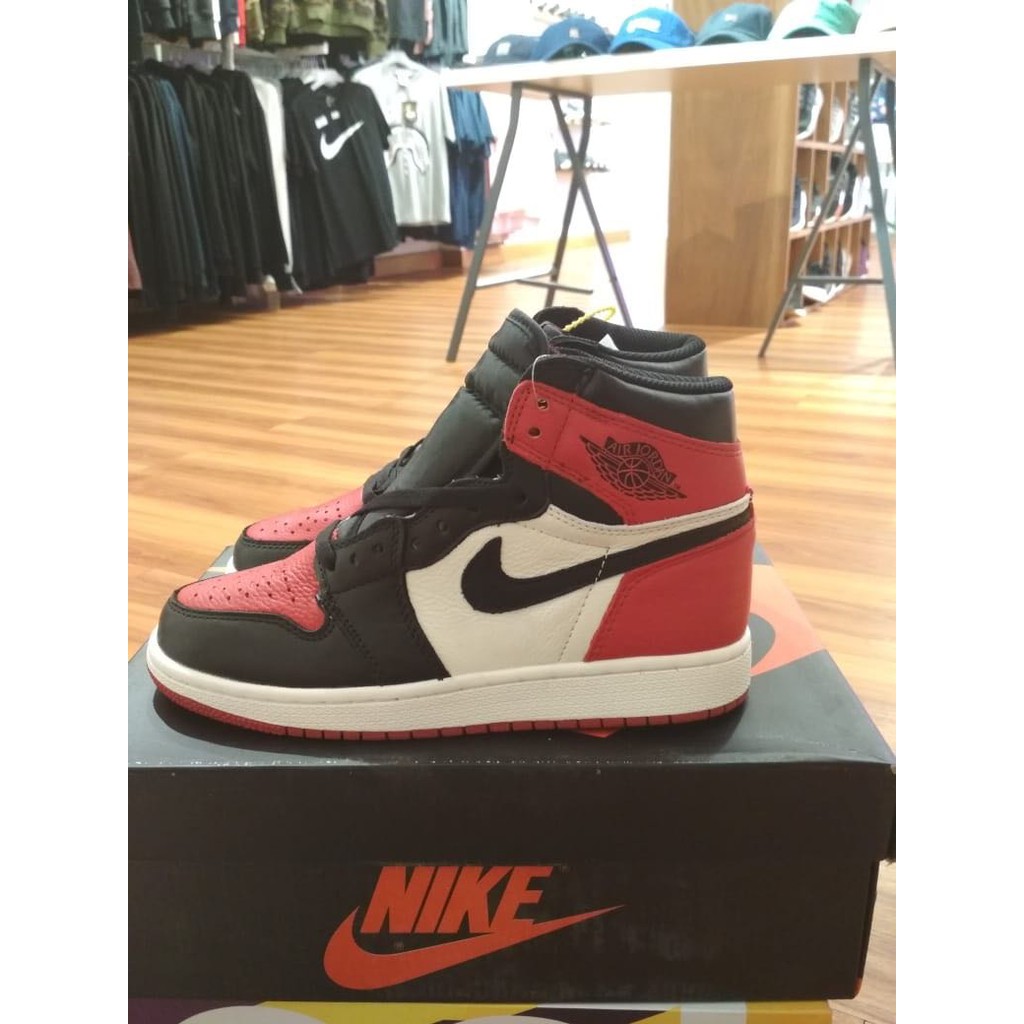 Air Jordan 1 Retro High OG Bred Toe - hitam merah putih