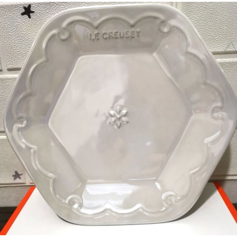 piring le creuset snow ring plate