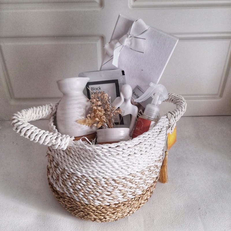 

twigs.id Nordic Statue Home Decor Hampers | Gift Basket or Box