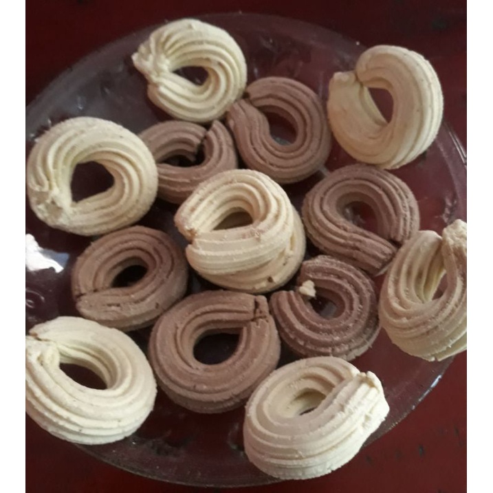

kue semprit tepung larut garut-kue kering home made