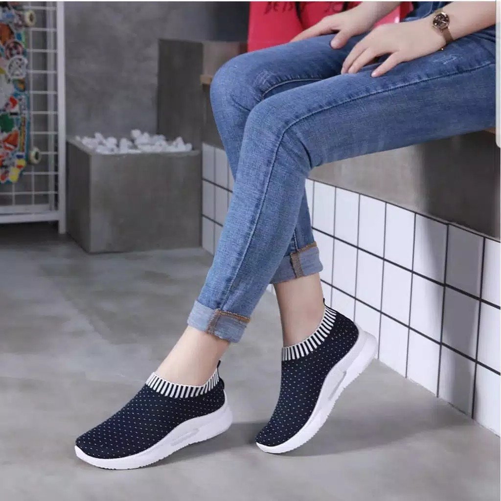 Slip on SLAVINA polka.