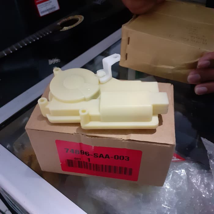 motor central lock bagasi belakang mobil honda stream , jazz