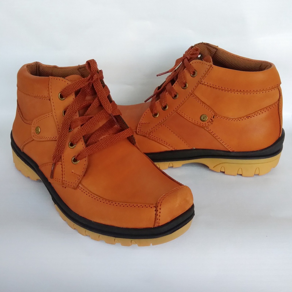 Sepatu boot pria bahan kulit asli sol karet anti slip warna coklat tan