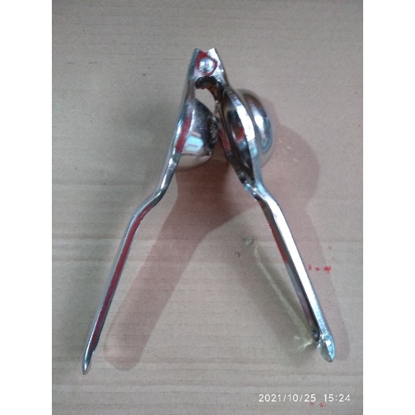 LEMON SQUEEZER STAINLESS PERASAN JERUK LEMON