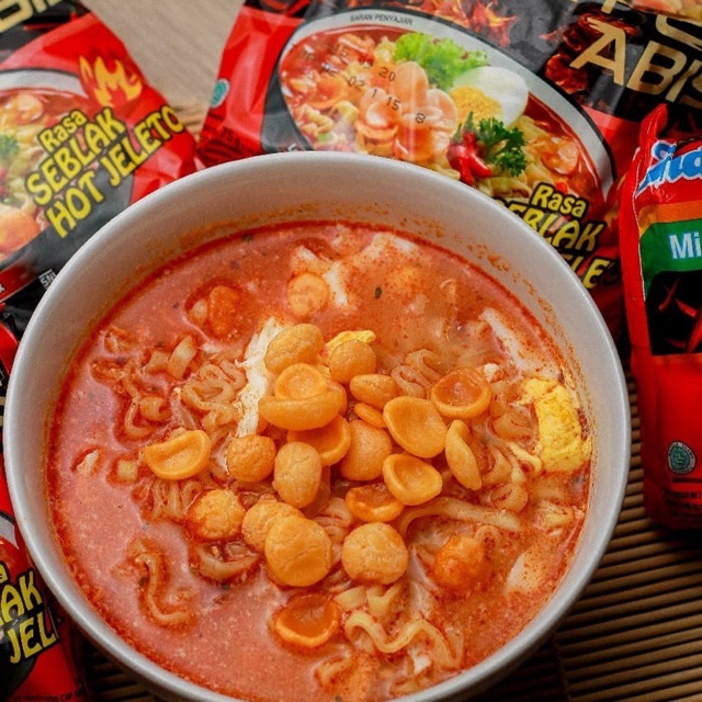 

Indomie Seblak Jeletot ready / Indomie seblak Halal / Indome hype seblak jeletot