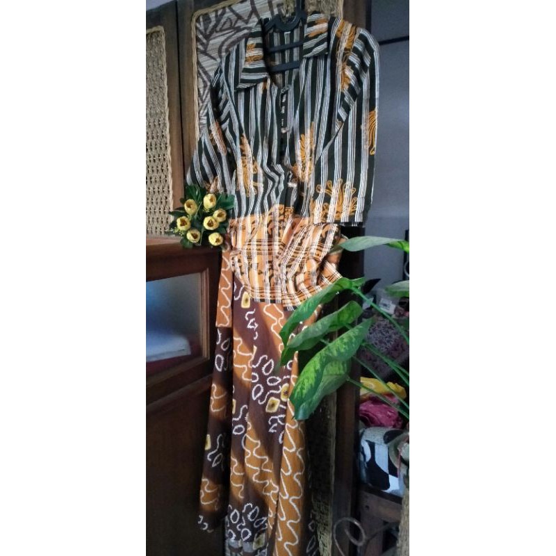 Set Blouse Rok Batik