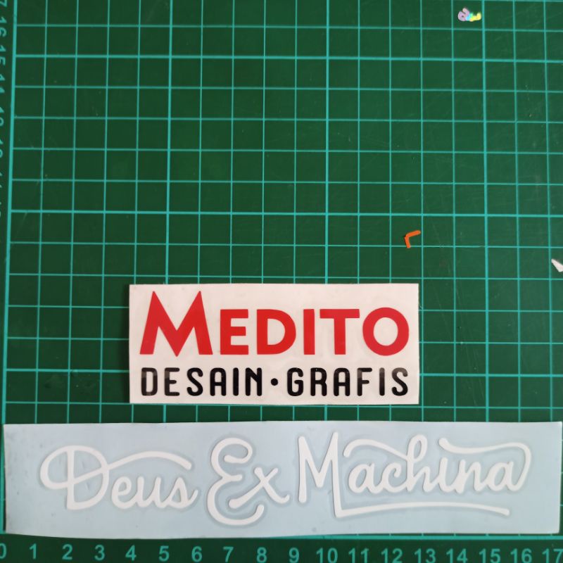 Stiker cutting Deus Ex Machina