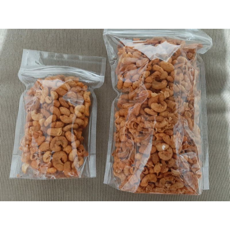 

Delapakprilli Makaroni Pedas Asin Keripik Bantat Renyah 300 gram