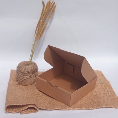 

box die cut ukuran 15×15×5 /kotak kado/ gift box