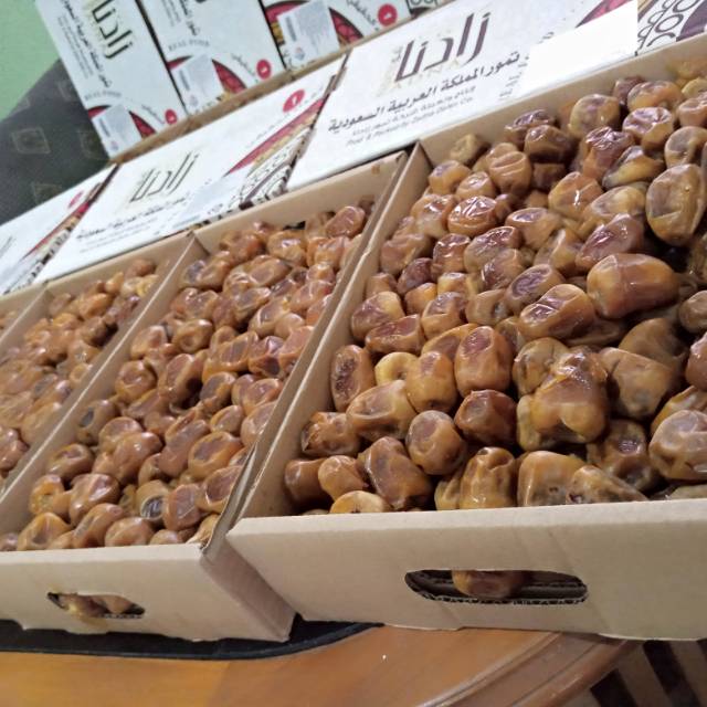 

Kurma sukkari zadna /kotak