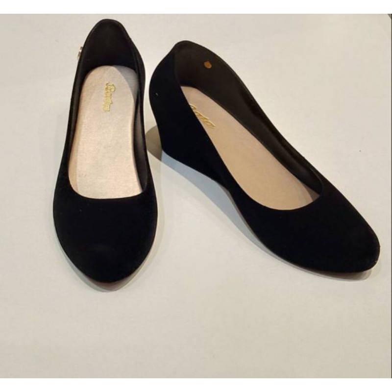 Sepatu Pantopel Wedges Bata bahan karet Black 5526025