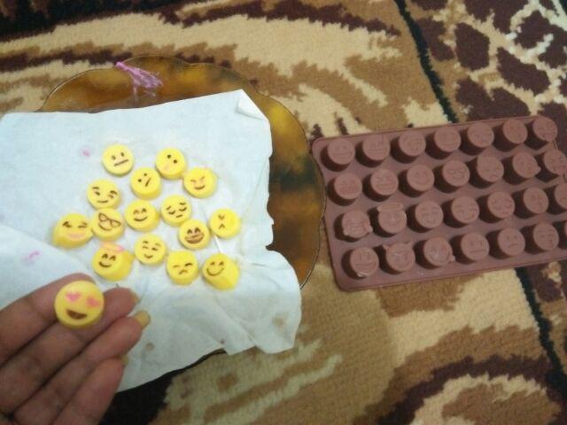 Cetakan Cokelat Fondant Puding Silicone Silikon Emoji Emoation Karakter Kue Angka Alphabet Coklat