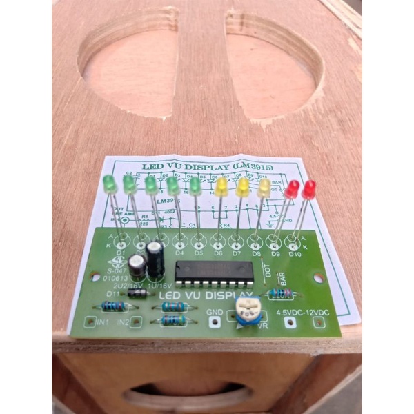 led vu display menggunakan LC LM 3915 untuk sinyal amplifier