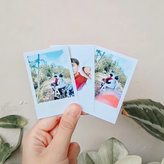 Jual Polaroid 1R Foto Polaroid Cetak Polaroid Murah Cepat Background