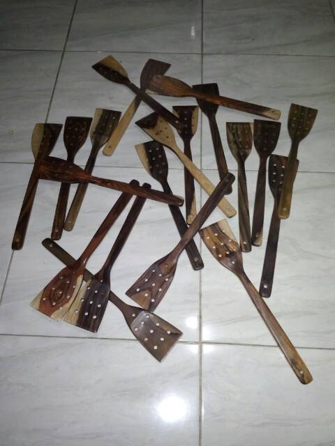 Sutil/Sendok/Sodet/Spatula Kayu Sonokeling P35 Berlubang