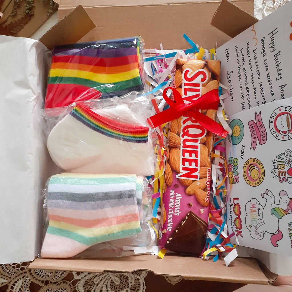 Hampers Kaos Kaki Cewek / Gift Box untuk Ulang Tahun dan Wisuda