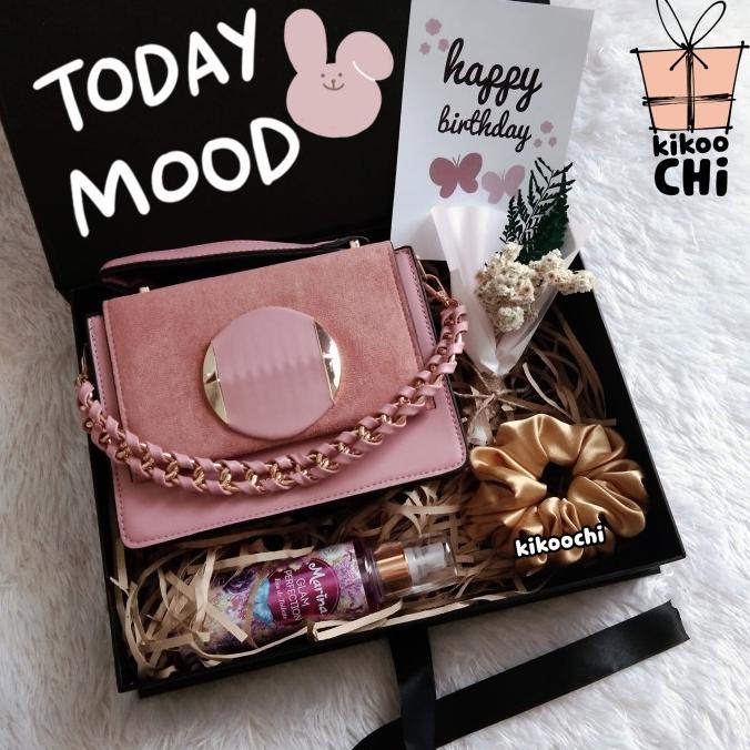 

HARUNA GIFT BOX - HADIAH KADO ULANG TAHUN WANITA ISTRI PACAR TAS JAM DSG54546WE